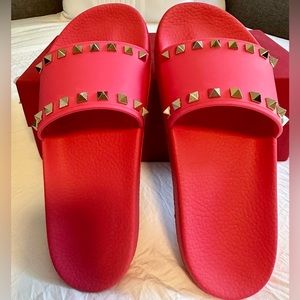 Valentino Garavani Rockstud Pink Pool Slides